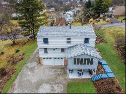 401 Lorlita Ln, Upper St. Clair PA 15241