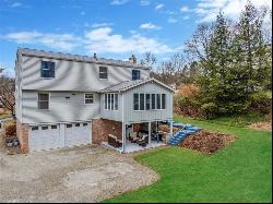 401 Lorlita Ln, Upper St. Clair PA 15241