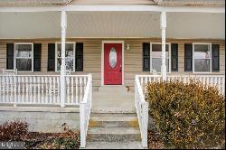 124 W Hunter Road, Carlisle PA 17015