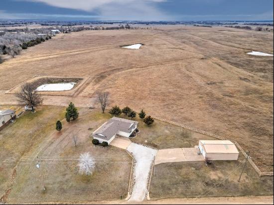 8739 192nd Rd, Winfield KS 67156