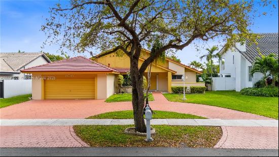 14549 Glencairn Rd, Miami Lakes FL 33016