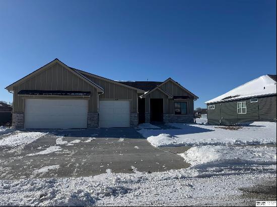 10314 S 98th Street, Papillion NE 68046