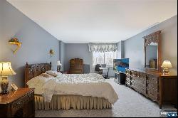 1 Claridge Drive Unit 428, Verona NJ 07044