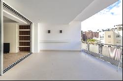 Exclusive brand new apartment in the most stately neighborhood of Madrid.