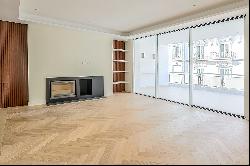 Exclusive brand new apartment in the most stately neighborhood of Madrid.