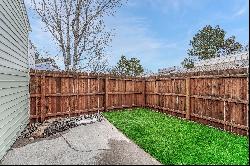 Charming 3-Bedroom Townhouse in Aurora CO