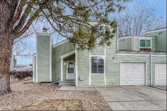 Charming 3-Bedroom Townhouse in Aurora CO