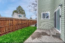 Charming 3-Bedroom Townhouse in Aurora CO