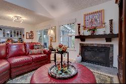 Desirable Townhome in Heather Gardens!