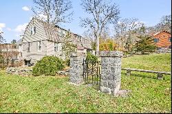 Charming Pre-1890 Carriage House