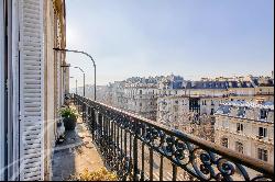 Trocadero / Kléber - Beautiful family and reception apartment with unobstructed view