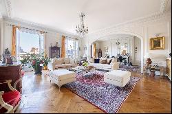 Trocadero / Kléber - Beautiful family and reception apartment with unobstructed view