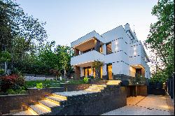 An impressive house with a unique design in the elite district of Boyana