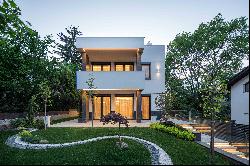 An impressive house with a unique design in the elite district of Boyana