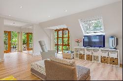 A five bedroom family home situated in the prestigious Wentworth Estate