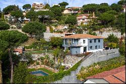 House with pool and sea views in Cabrils - Costa BCN