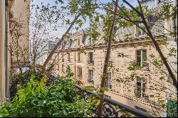 Paris 18th District - Rue des Martyrs - 4 rooms with balconies.