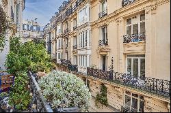 Paris 18th District - Rue des Martyrs - 4 rooms with balconies.