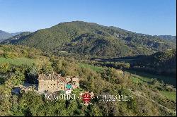 COUNTRY HOUSE WITH POOL FOR SALE IN A PANORAMIC POSITION IN UMBRIA