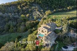 COUNTRY HOUSE WITH POOL FOR SALE IN A PANORAMIC POSITION IN UMBRIA