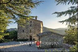 COUNTRY HOUSE WITH POOL FOR SALE IN A PANORAMIC POSITION IN UMBRIA