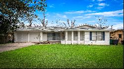 Charming One-Story Ranch in Alamo Heights ISD