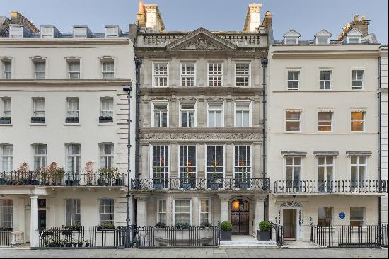 Trophy Duplex Apartment in the heart of Mayfair