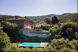 Enchanting borgo with church in the hills of Castiglion Fiorentino.