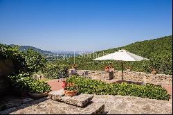 Enchanting borgo with church in the hills of Castiglion Fiorentino.