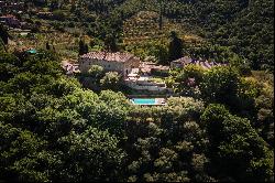 Enchanting borgo with church in the hills of Castiglion Fiorentino.