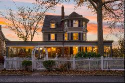 Exceptional Larchmont Manor Victorian