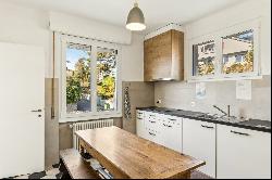 Renovated detached house with 2 apartments and beautiful garden