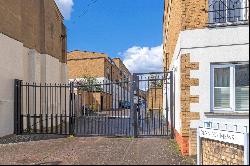 Denning Mews, London, SW12 8QT