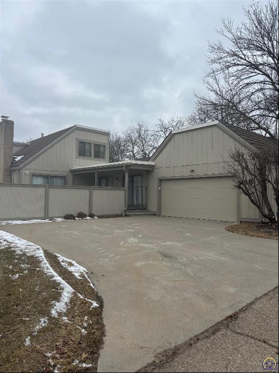 88 SW Pepper Tree Ln, Topeka KS 66611