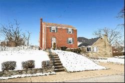 1621 Greencrest Dr, Brookline PA 15226