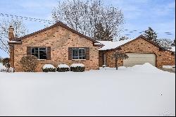 692 E Pilgrim Drive, Saginaw Township MI 48603