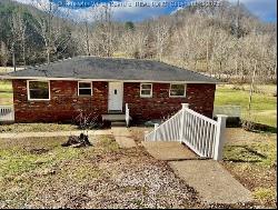 403 Hodges Road, Hurricane WV 25526