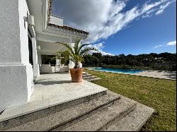 Elegant family villa with potential for renovation and offering , San Roque 11360