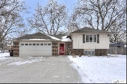 1815 Sherwood Cove, Fremont NE 68025