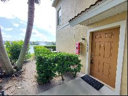 3468 Parkridge Circle #33-201, Sarasota FL 34243