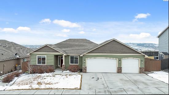 1734 S Honeysuckle Street, Kennewick WA 99338