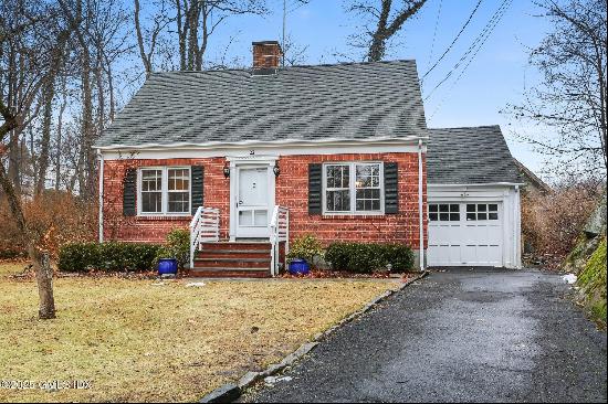 22 Osee Place, Cos Cob CT 06807