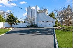 33 Pauchogue Avenue, East Islip NY 11730