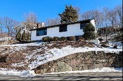 8 Fairway Place, Cold Spring Harbor NY 11724