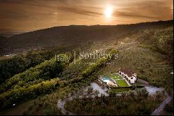 Exclusive villa in the heart of Tuscany