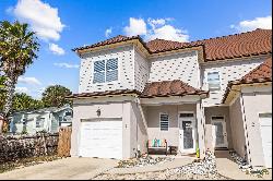 Open-Concept Townhome With Garage And Room For A Pool