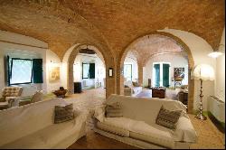 Murlo, B&B and home, let your imagination run wild in the hills of Siena