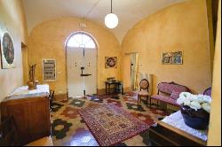 Murlo, B&B and home, let your imagination run wild in the hills of Siena