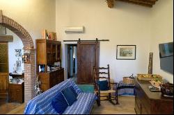 Murlo, B&B and home, let your imagination run wild in the hills of Siena