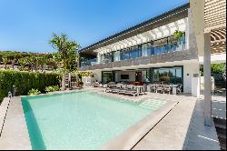 Impressive and modern property in Las Brisas.